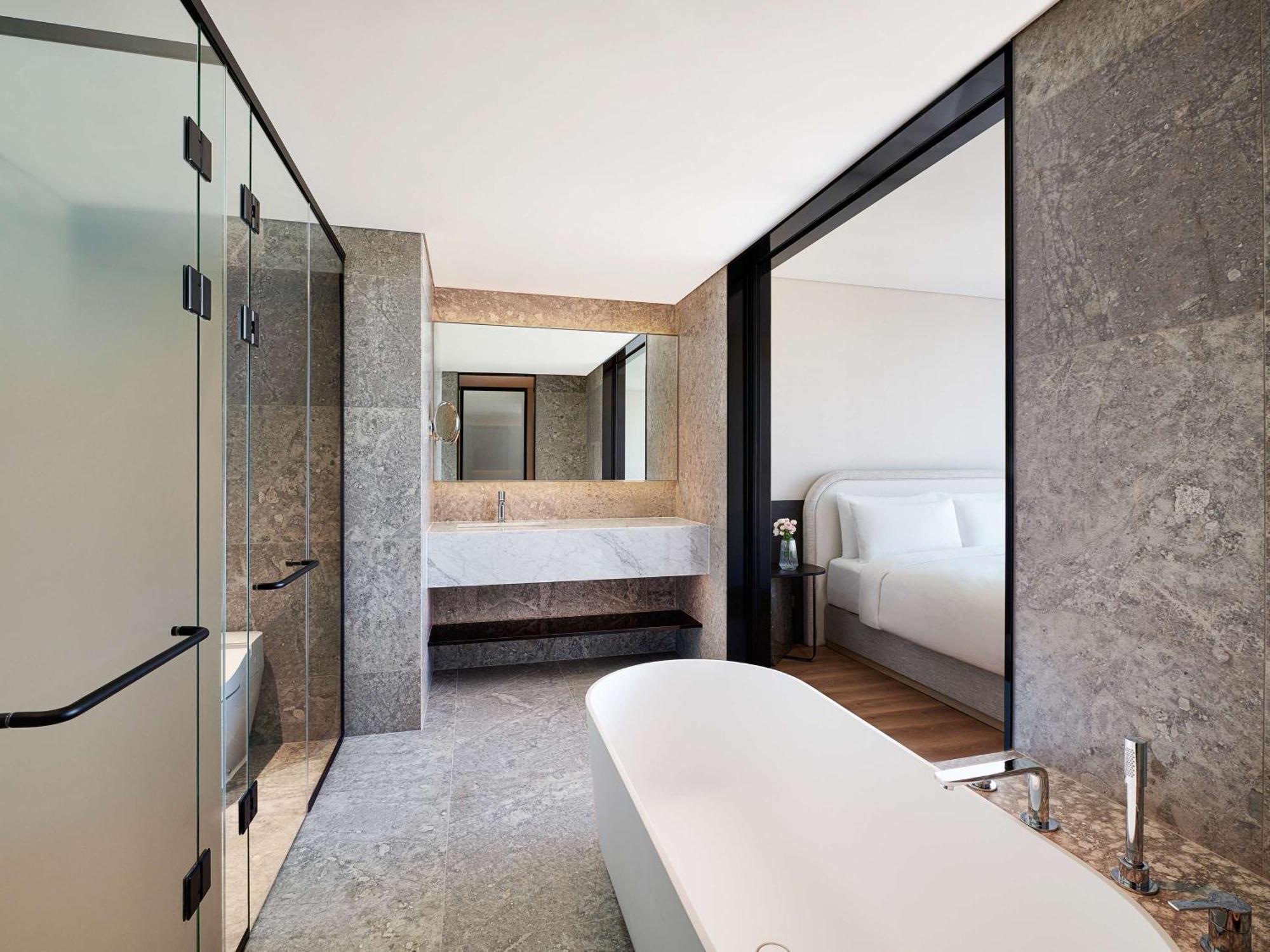 Naru Ambassador - Mgallery Collection Hotel 5*